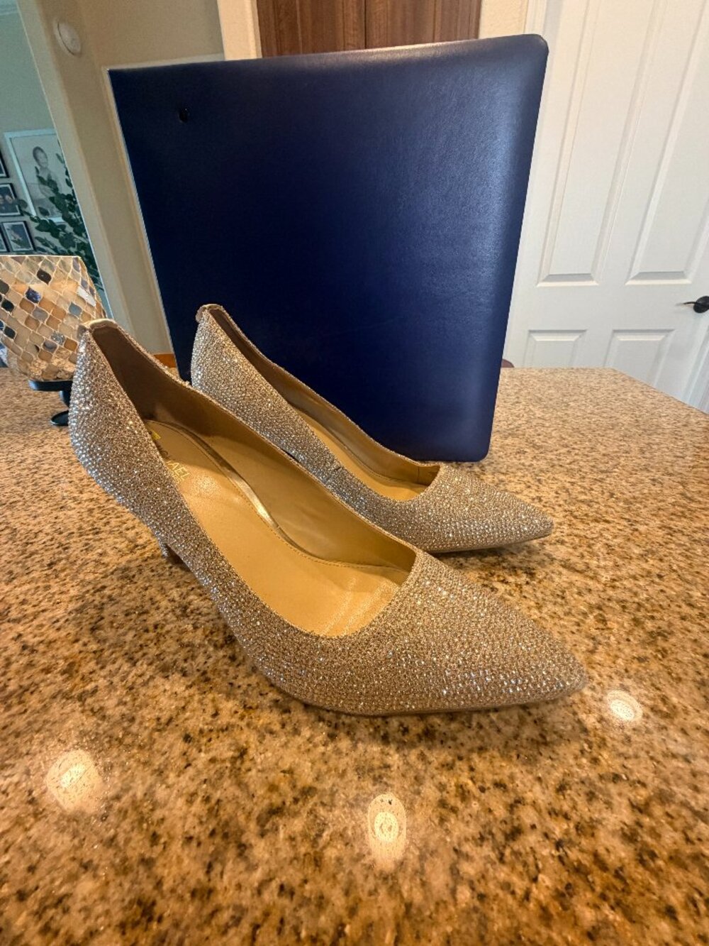 Michael Kors Gold Glitter Pointed Toe Pumps – Women’s 9